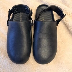Nike Men’s Clogs